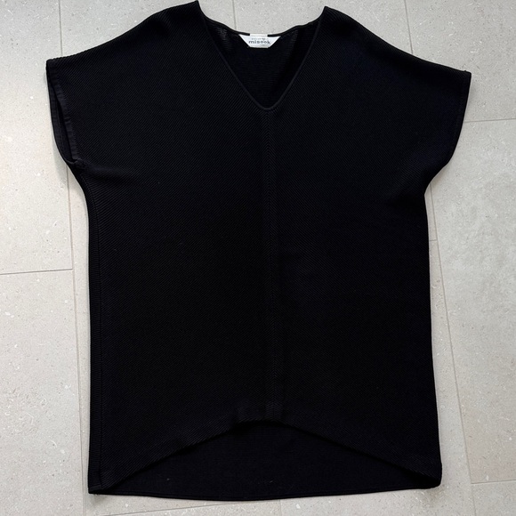 Misook Black Textured V-Neck Top - Picture 2 of 3